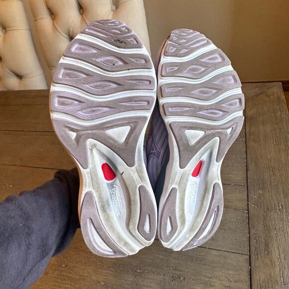 Mizuno Wave Sky 6 Women's Size 9 EU 40 Lavender White Gray Running Walking - Picture 4 of 16